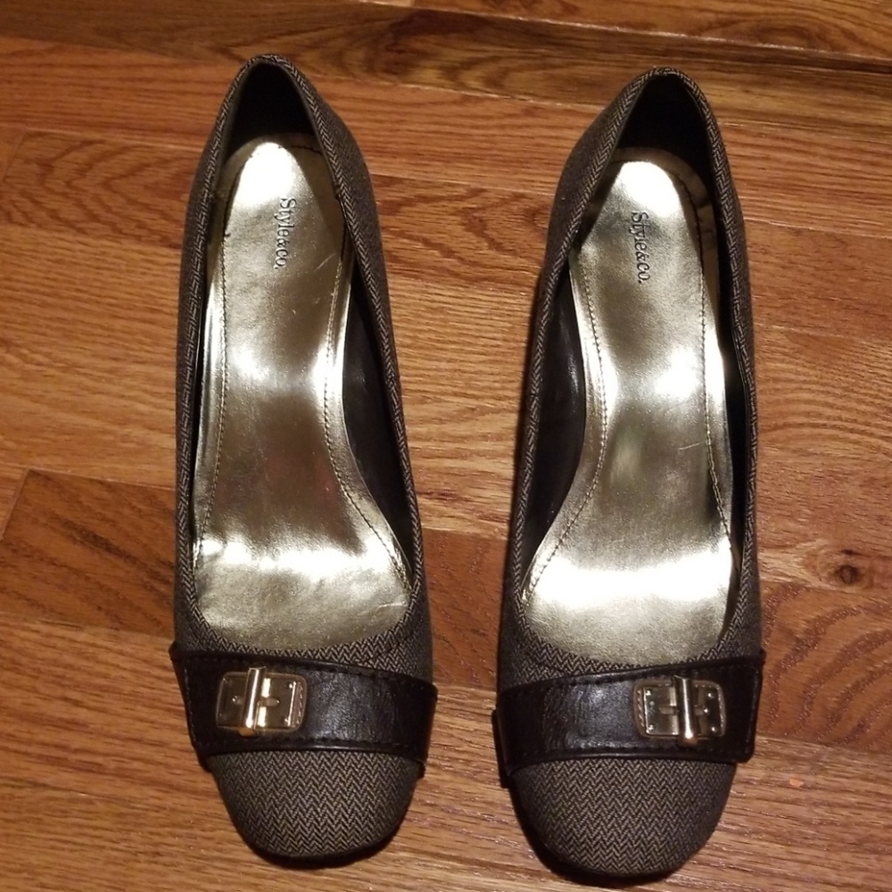 Women brown wedges